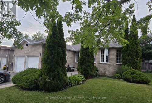 132 Esther Dr, Barrie, ON, L4N0V5 | Card Image
