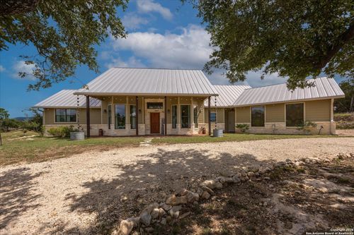 122 Twisting Oak Ct, Pipe Creek, TX, 78063 | Card Image