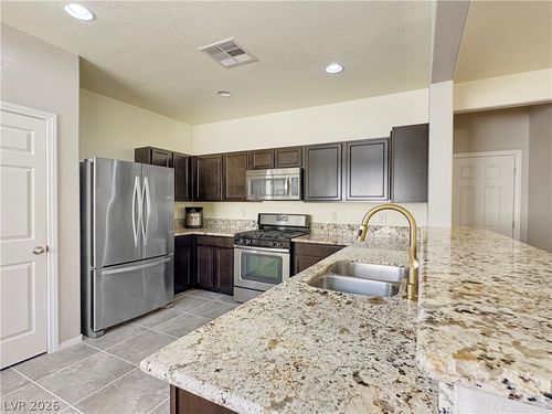 976 Aspen Cliff Dr, Henderson, NV, 89011-2521 | Card Image