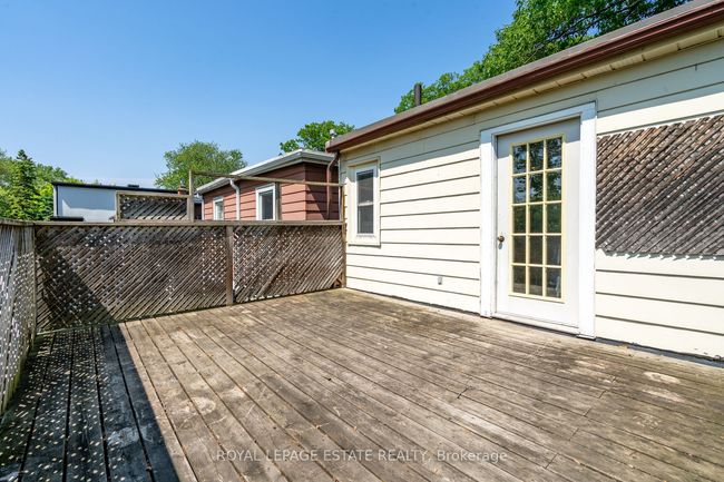 54 Kenilworth Ave, House attached with 3 bedrooms, 3 bathrooms and 2 parking in Toronto ON | Image 32