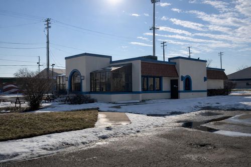 3122 S Martin Luther King Jr Blvd, Lansing, MI, 48910-2940 | Card Image