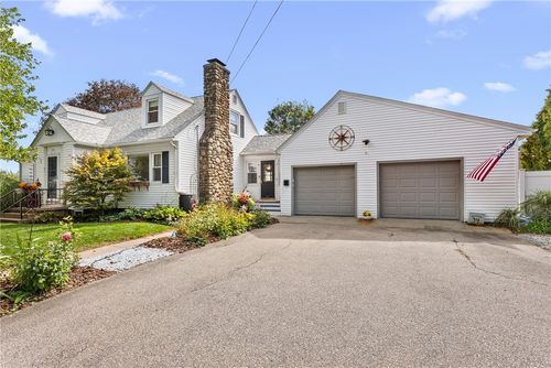 77 Narragansett Avenue, Westerly, RI, 02891 | Card Image