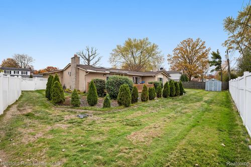 25345 Lyncastle St, Farmington Hills, MI, 48336-1570 | Card Image