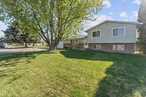 210 Nw Wilson Cir, Mountain Home, ID, 83647-5667 | Card Image