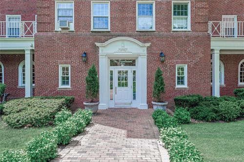 apt-3n-90 Knightsbridge Rd, Great Neck, NY, 11021-4530 | Card Image