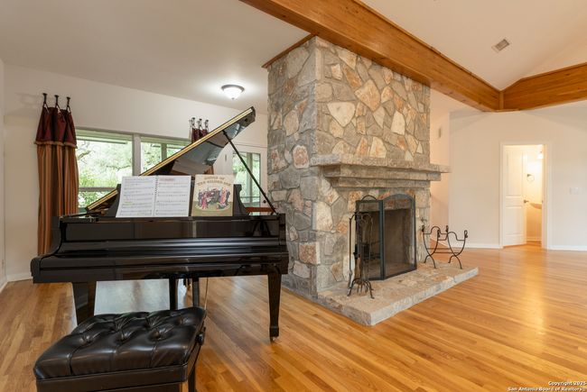 Upstairs Living Room | Image 17