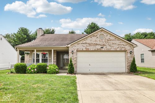 704 Bluff Creek Dr, Fortville, IN, 46040-1667 | Card Image