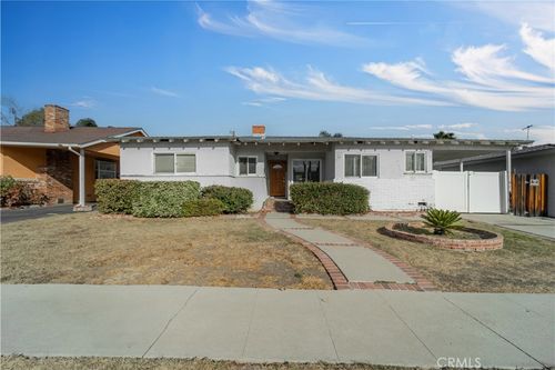 19531 Gilmore St, Reseda, CA, 91335-5719 | Card Image