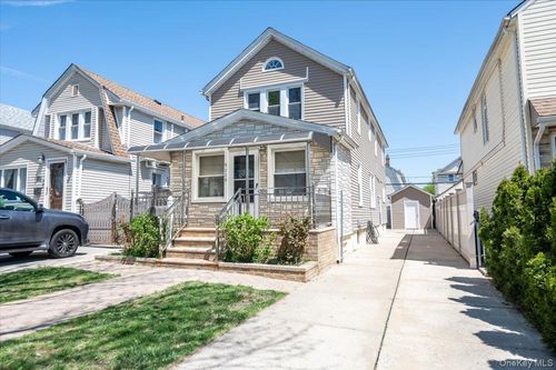 91-19 216th St, Queens Village, NY, 11428-1236 | Card Image