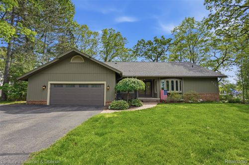 4233 Blain Island Rd, Waterford, MI, 48329-1101 | Card Image
