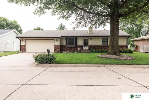 129 S Michigan Ave, York, NE, 68467-4617 | Card Image