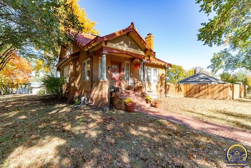 2330 Sw Hazelton Ct, Topeka, KS, 66606-1721 | Card Image