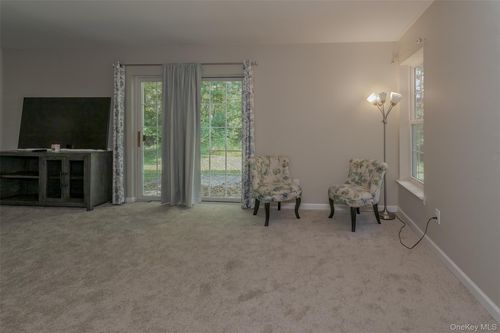 423 Kings Hwy, Warwick, NY, 10990-2155 | Card Image