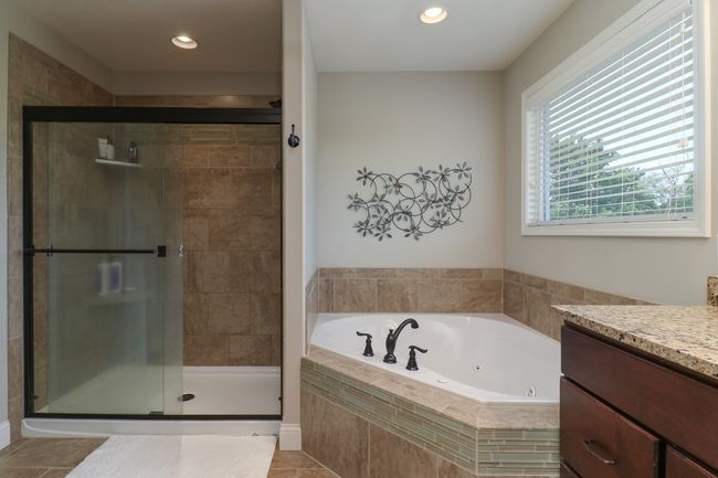 402 Raef Rd, House other with 4 bedrooms, 5 bathrooms and 3 parking in Downs IL | Image 25