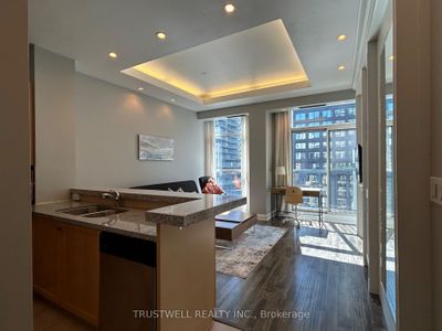 909 - 8 Wellesley St E, Condo with 1 bedrooms, 1 bathrooms and 1 parking in Toronto ON | Image 1