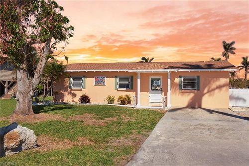 3728 Emerald Ave, ST. JAMES CITY, FL, 33956-2205 | Card Image