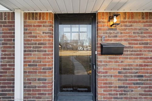 16975 W 14 Mile Rd, Beverly Hills, MI, 48025-3223 | Card Image