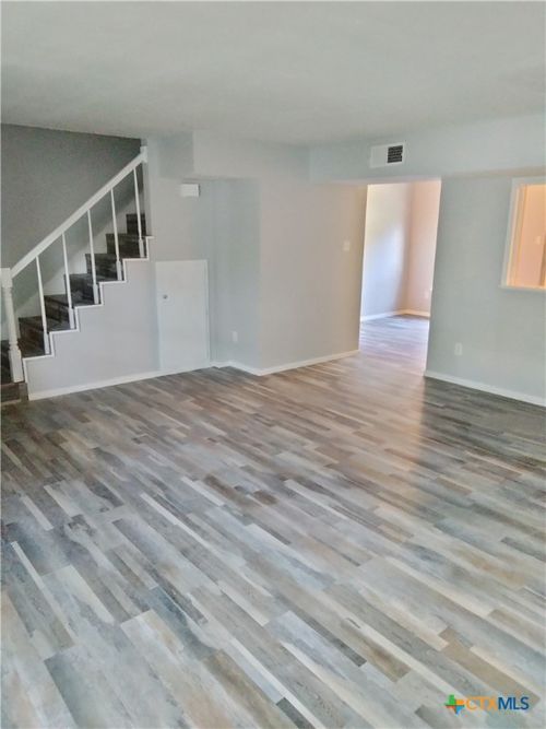 1028 Jefferson Ave, Seguin, TX, 78155-6255 | Card Image