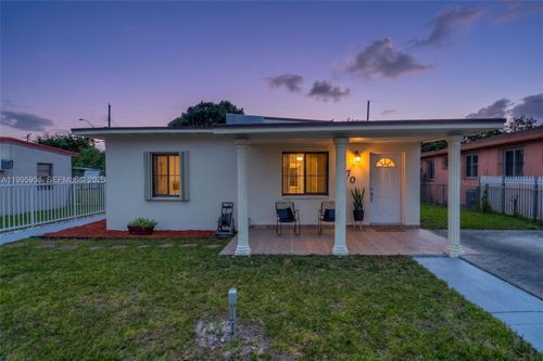 670 E 45th St, Hialeah, FL, 33013 | Card Image