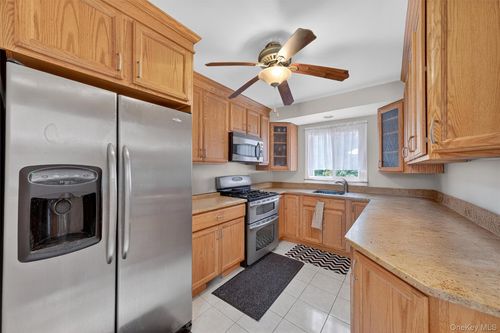 23 Wolf Rd, Croton-On-Hudson, NY, 10520-1921 | Card Image