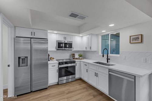 41-610 E Montebello Ave, Phoenix, AZ, 85012-1346 | Card Image