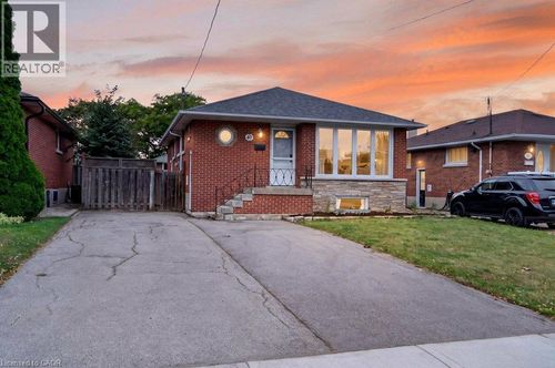 40 Clarendon Ave, Hamilton, ON, L9A3A1 | Card Image