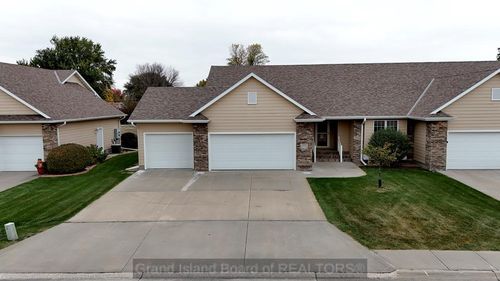4019 Sandalwood Dr, Grand Island, NE, 68803-3156 | Card Image