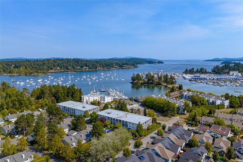 212-2040 White Birch Rd, Sidney, BC, V8L2R1 | Card Image