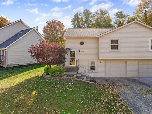 8224 Perry St, Overland Park, KS, 66204-3246 | Card Image