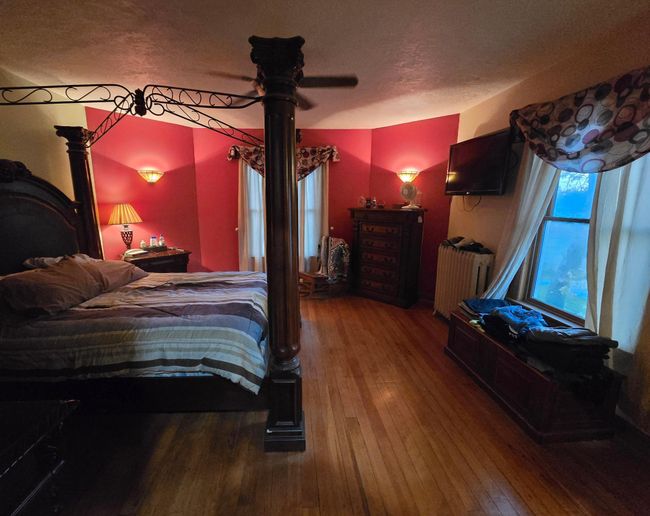 Hardwood flooring & ceiling fan | Image 23