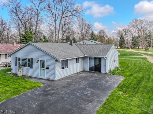 4865 Robinwood Dr, Mentor, OH, 44060-1150 | Card Image