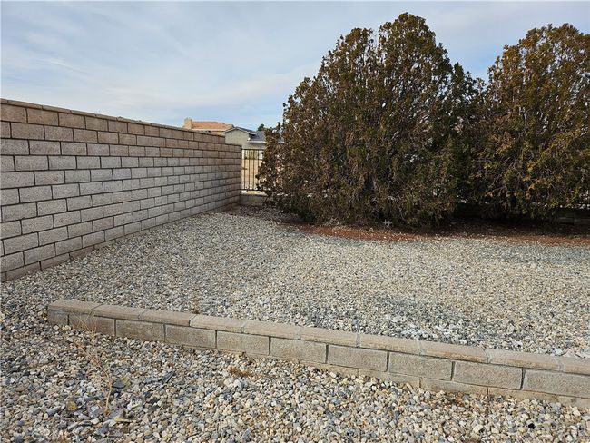 27600 Silver Lakes Pkwy, House other with 4 bedrooms, 3 bathrooms and 2 parking in Helendale CA | Image 17