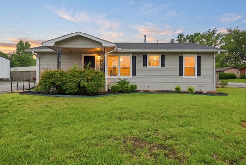 306 W Haning St, Howe, TX, 75459-4754 | Card Image