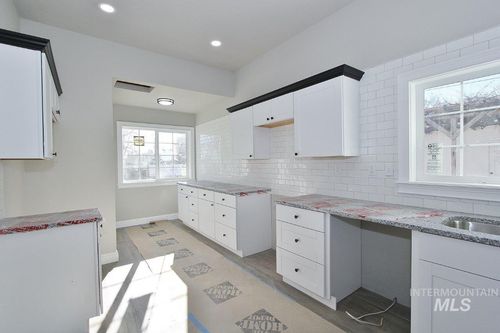 121 Nw 2nd St, Ontario, OR, 97914-2413 | Card Image