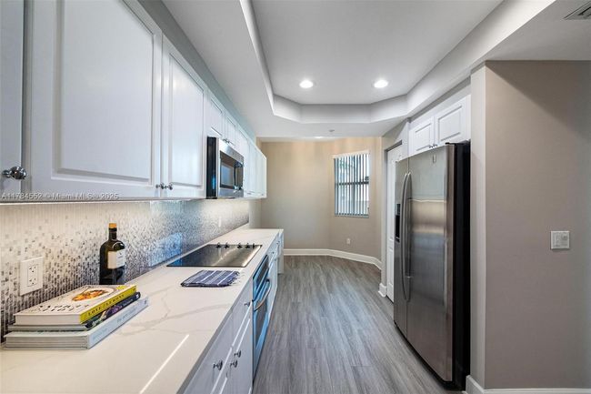 300 - 7598 Sw 102 Nd St, Condo with 3 bedrooms, 3 bathrooms and null parking in Pinecrest FL | Image 5