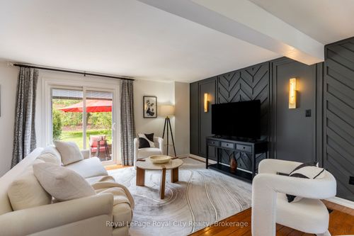 245 Elmira Rd S, Guelph, ON, N1K1R1 | Card Image