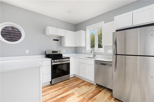 1-427 Spring St, Newport, RI, 02840-6883 | Card Image