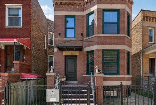 3023 W Wellington Ave, Chicago, IL, 60618-8587 | Card Image