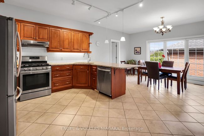 28 Cherry Ridge Blvd, House other with 4 bedrooms, 4 bathrooms and 4 parking in Fenwick ON | Image 6