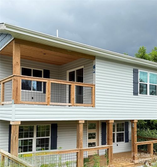 657 N Canton Rd, Canton, NC, 28716-3129 | Card Image