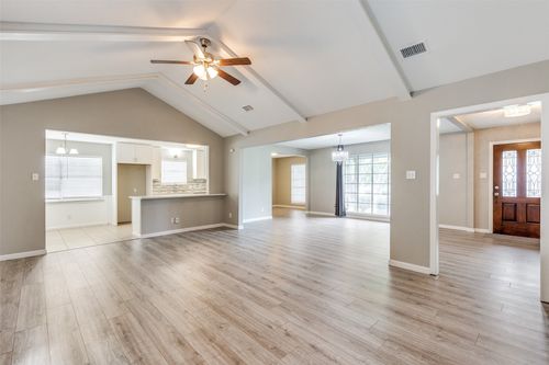 6000 Meredith Ln, Edgecliff Village, TX, 76134-2509 | Card Image