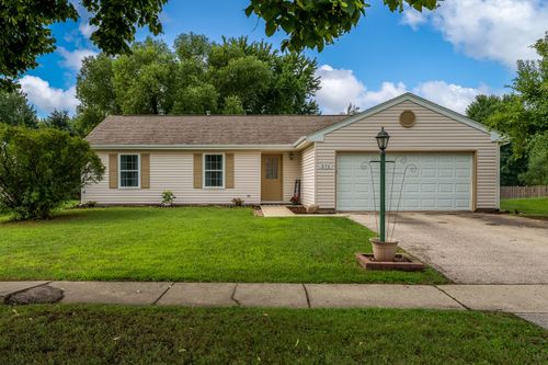 571 Newport Ct, Island Lake, IL, 60042-9137 | Card Image