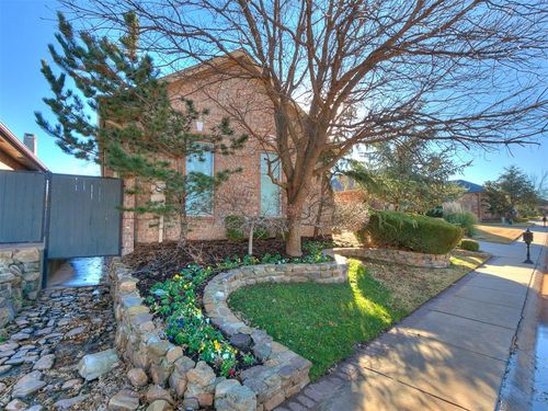 6016 Chestnut Ct, Edmond, OK, 73025-2537 | Card Image
