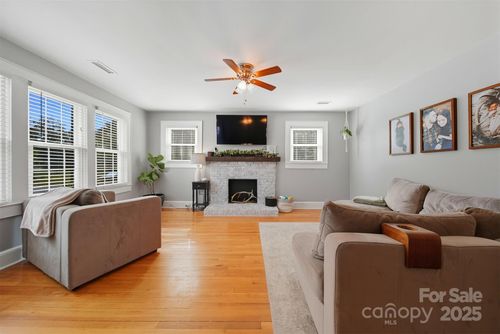 116 Huss Ave, Hudson, NC, 28638-2214 | Card Image