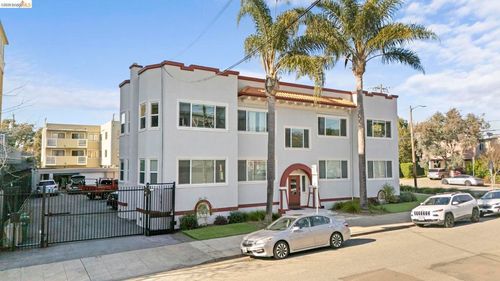 4045 Manila Ave, Oakland, CA, 94609-2662 | Card Image