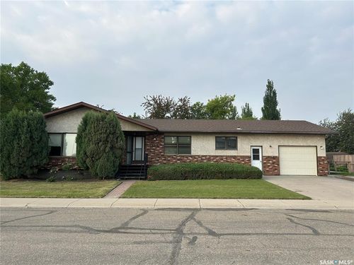 1563 Wahlmeier Dr, Estevan, SK, S4A2M1 | Card Image