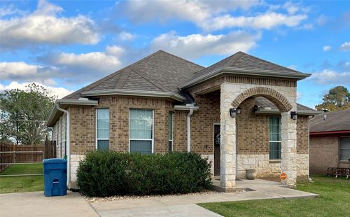 300 7th St, Hempstead, TX, 77445-4602 | Card Image