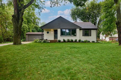 825 Circle Drive, Elm Grove, WI, 53122 | Card Image