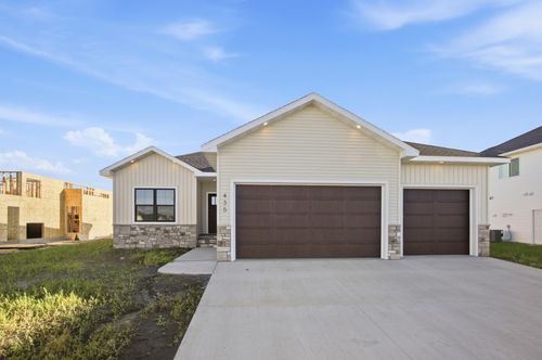 435 Goose Lane, Casselton, ND, 58012 | Card Image