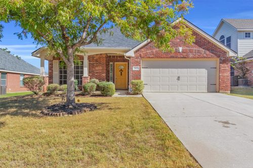 517 Highmoor Ct, Oak Point, TX, 75068-6136 | Card Image